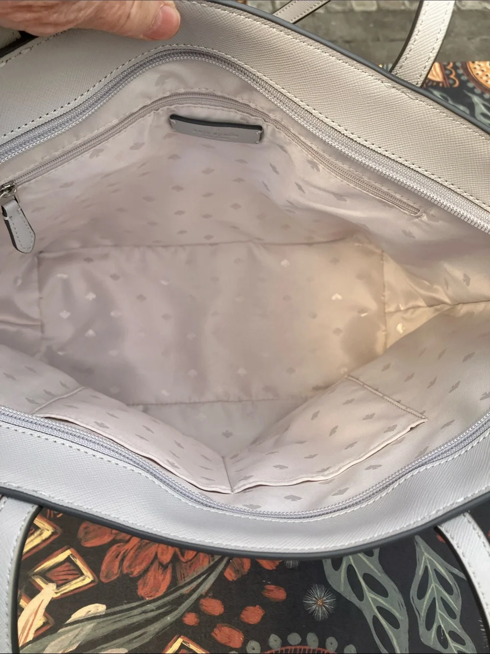 kate spade light gray Dana leather tote with daisy charm